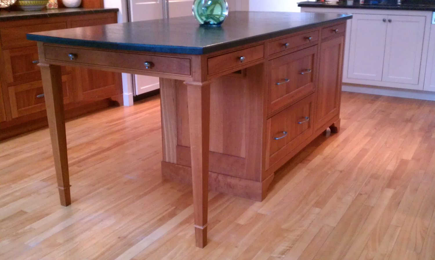 Table style working Island Beautiful Seating Island InspiredFurniture